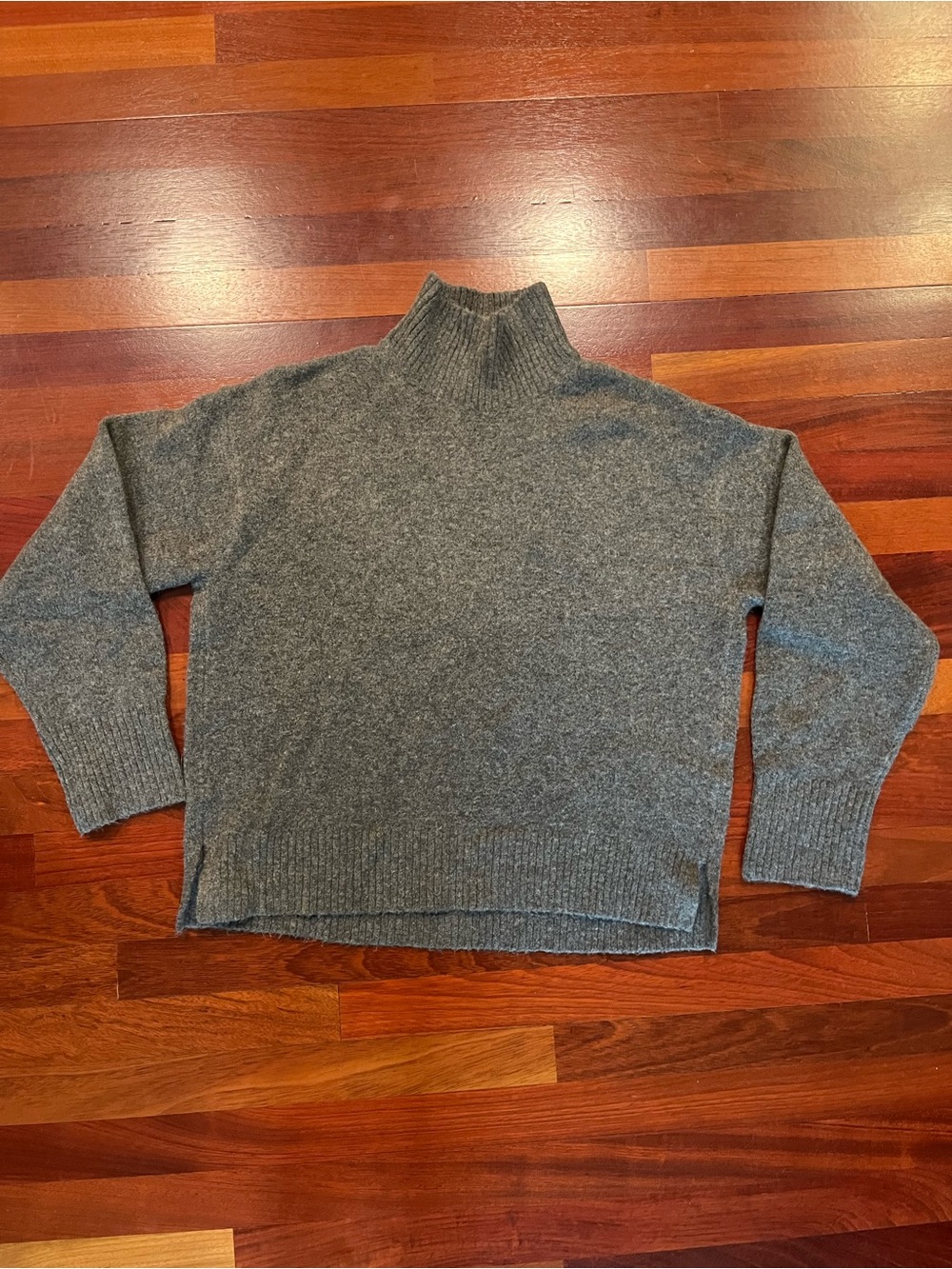 Uniqlo Soufflé Knit Gray Turtleneck Sweater - Mock Neck Knit Medium
